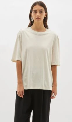 BASSIKE | Slouch Boyfriend T-Shirt - Salt