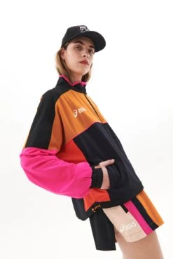 P.E Nation | P.E Nation X Asics Sequence Jacket - Golden Oak -Fashion Clothing Store PENATION DAY02 Q4ECOM2022 01 BERNIE S09 067