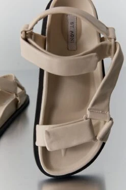 ST. AGNI | Padded Sportsu Sandal - Ecru -Fashion Clothing Store p 35361d58 5182 47a6 a39a 622ba911a1d5