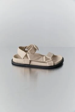 ST. AGNI | Padded Sportsu Sandal - Ecru -Fashion Clothing Store p 94eb1ce2 ad73 49b2 a9d0 6958e2a58f6f