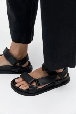 ST. AGNI | Padded Sportsu Sandal - Black 9 ST. AGNI | Padded Sportsu Sandal - Black -Fashion Clothing Store p df2fc026 39a2 4f3a adc0 388012f2380f